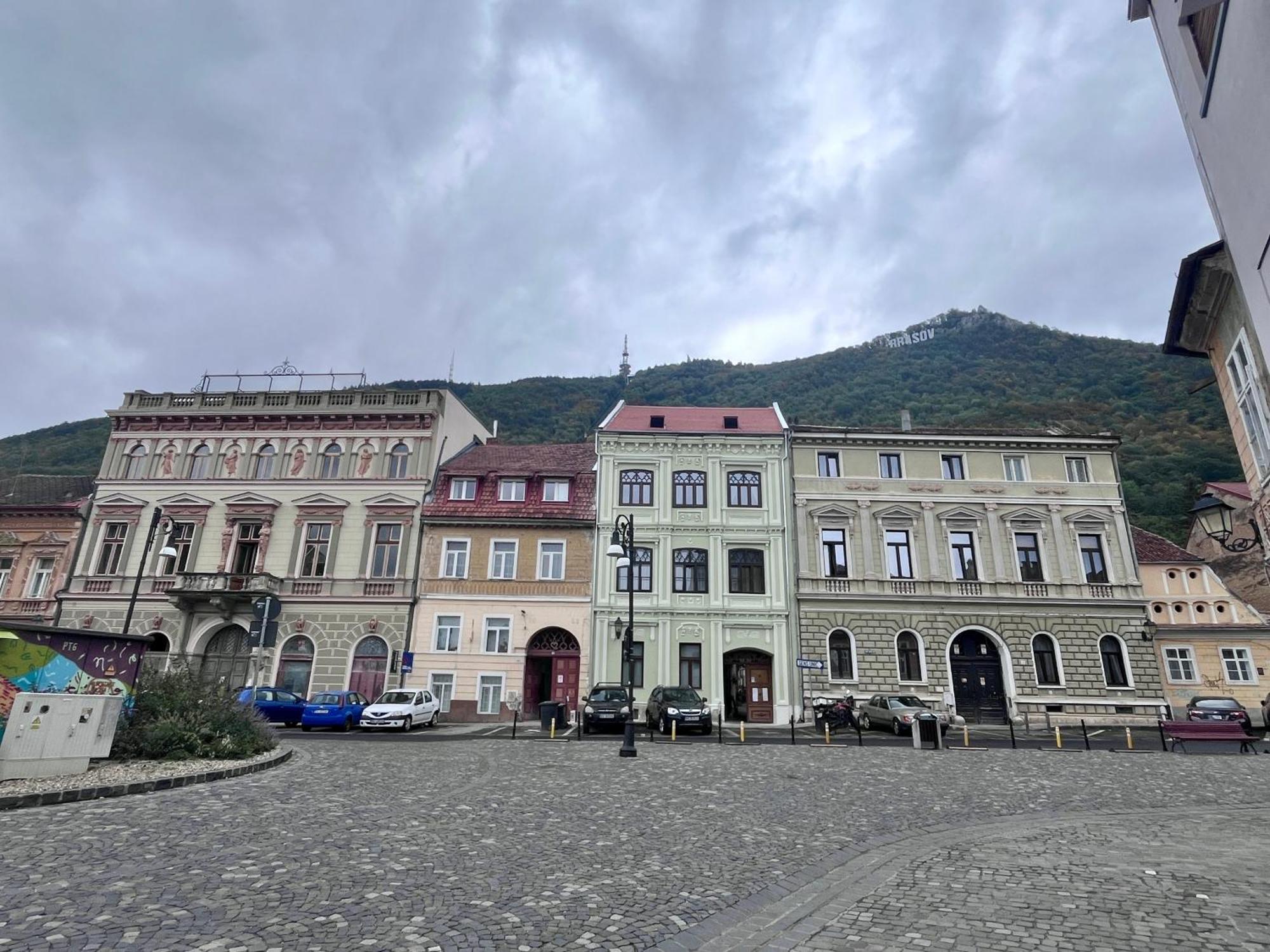 Uptown Deluxe Apartment Brasov Exterior photo